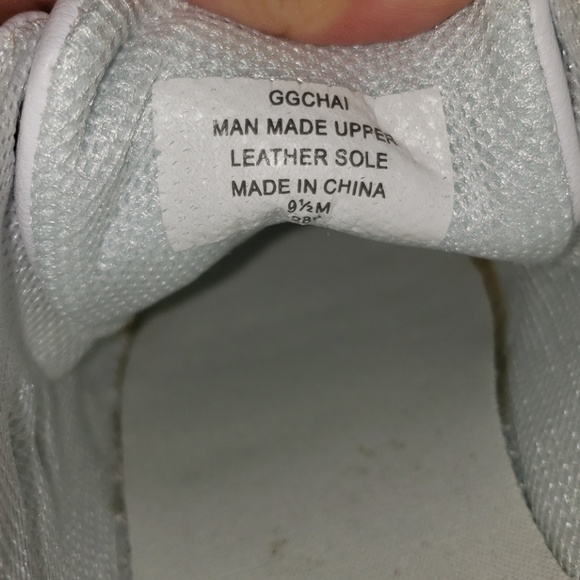 🚫SOLD Guess Shoes - Picture 4 of 5